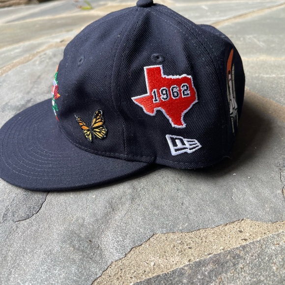 New Era UO Exclusive Houston Butterfly Patch Snapback Hat - Picture 5 of 5